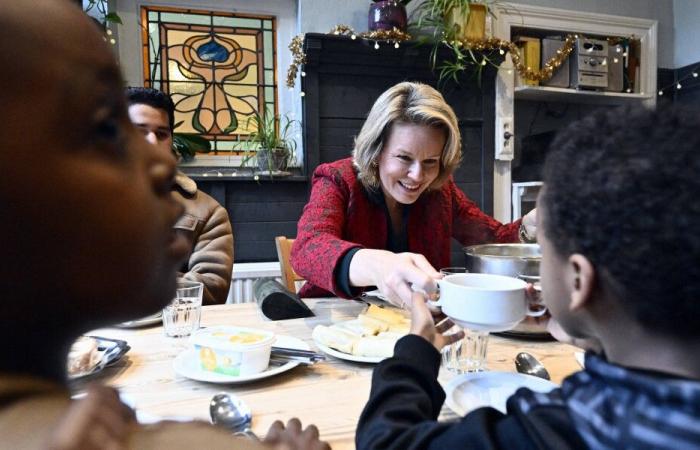 Philippe and Mathilde from Belgium visit a Brussels reception center for Christmas