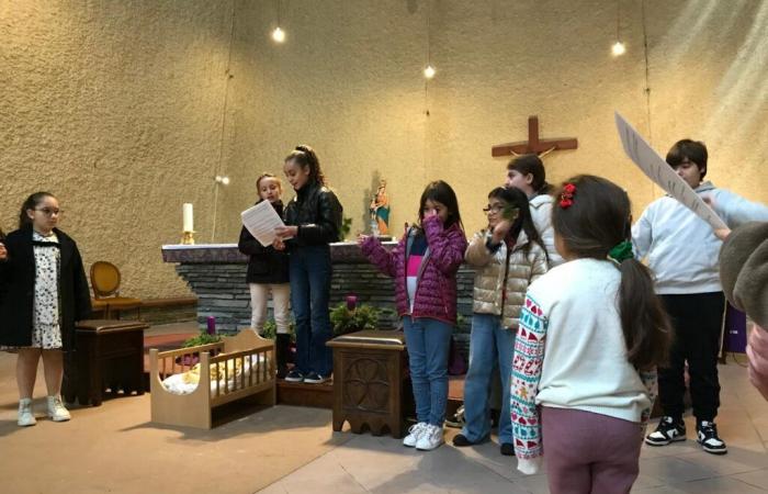 Final rehearsals for the living nativity scene at Notre-Dame des Victoires