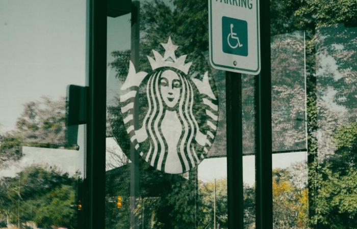 Starbucks workers expand strike to several US cities, including New York – 12/22/2024 at 7:10 a.m.