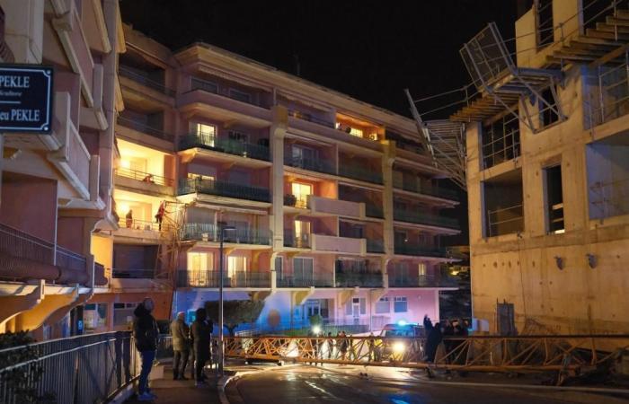 a crane collapses on two residences without causing injuries