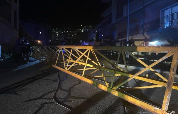 VIDEO. A crane collapses and hits a building in Bastia