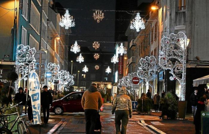 Lorient residents divided on Christmas lighting and entertainment