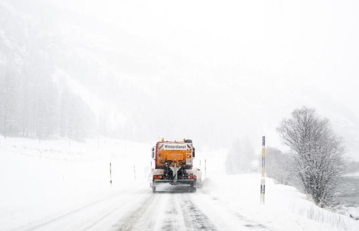 Weather: snow disrupts road traffic in the Alps