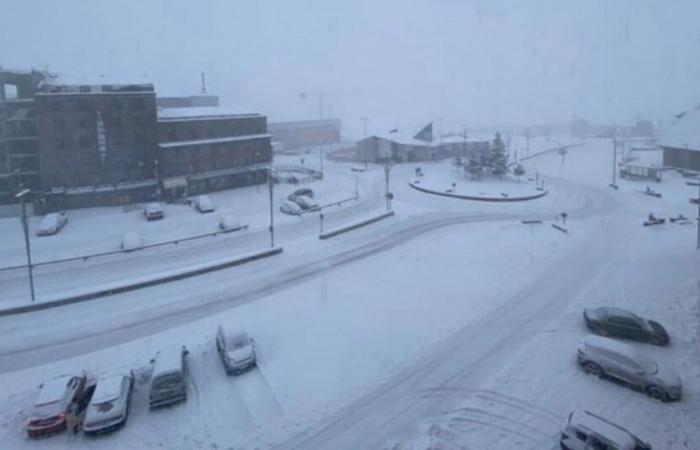 Pyrenees. New mountain snowstorm: closed roads and blizzards