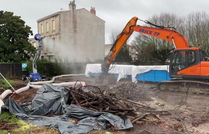 Despite toxic fumes affecting local residents and students at a school in La Rochelle, the decontamination project has resumed