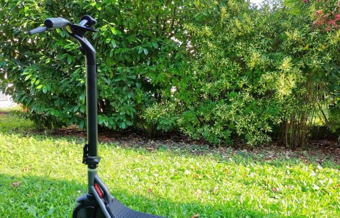 This coupon wipes out the price of the versatile Atomi E20 electric scooter