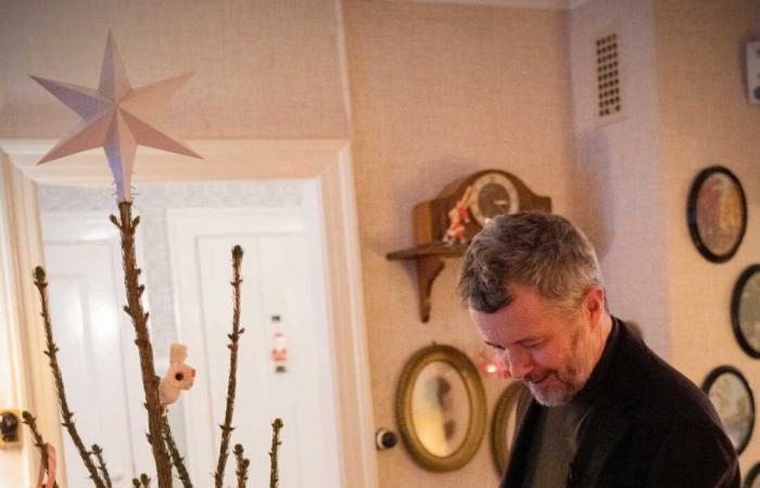 King Frederik X decorates a childhood Christmas tree for the fourth Sunday of Advent