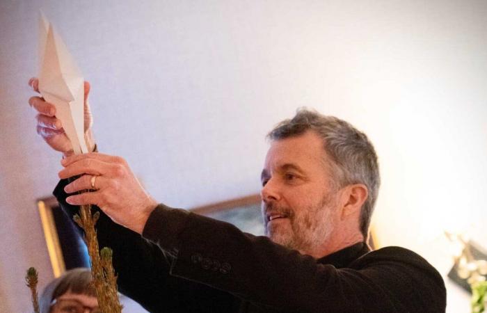 King Frederik X decorates a childhood Christmas tree for the fourth Sunday of Advent