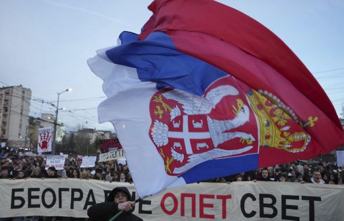 Serbia: thousands of people demonstrate against power