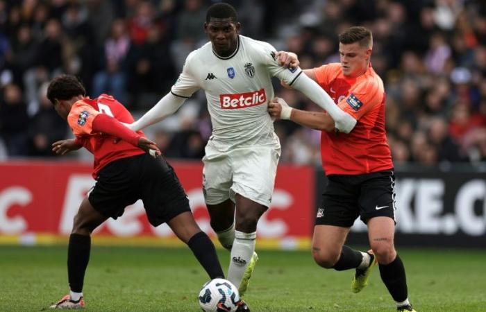 PSG wins on penalties, Auxerre eliminated by Dunkirk