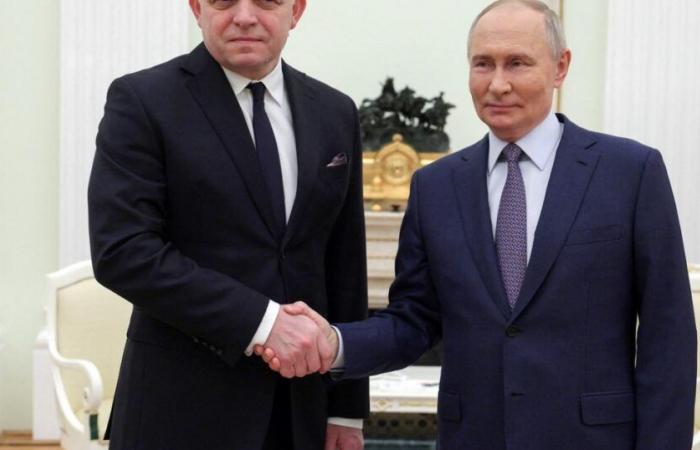 The Slovak Prime Minister, who suspended his aid to Ukraine, received in Moscow by Vladimir Putin