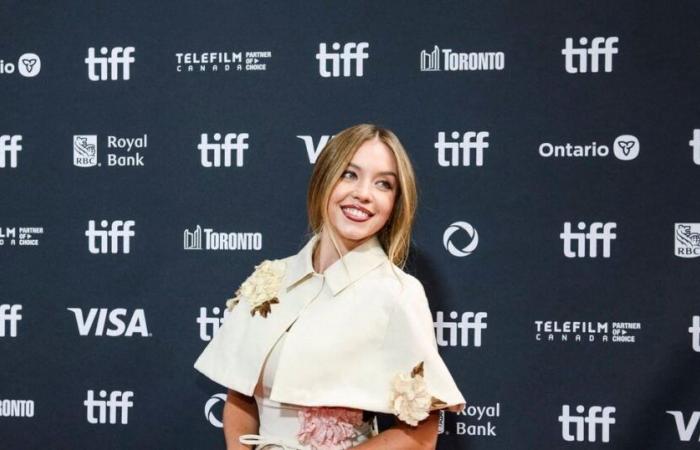 “She knows exactly what she's doing”, Sydney Sweeney's plunging neckline drives Internet users crazy