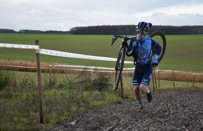 Quentin Du Mouza wins the Saint-Maixme-Hauterive cyclo-cross