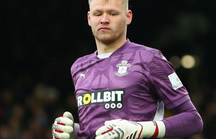 Football: why did the Southampton goalkeeper play a match with a… four-fingered glove?