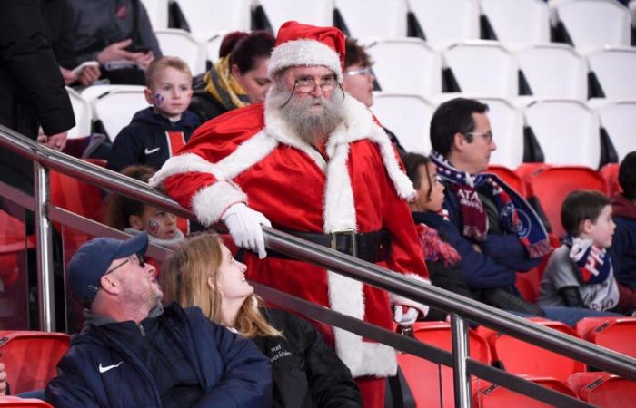 Supporters throw Christmas trees and baubles in the middle of a match – 3.Liga – J19 – Verl-Osnabrück (1-1)