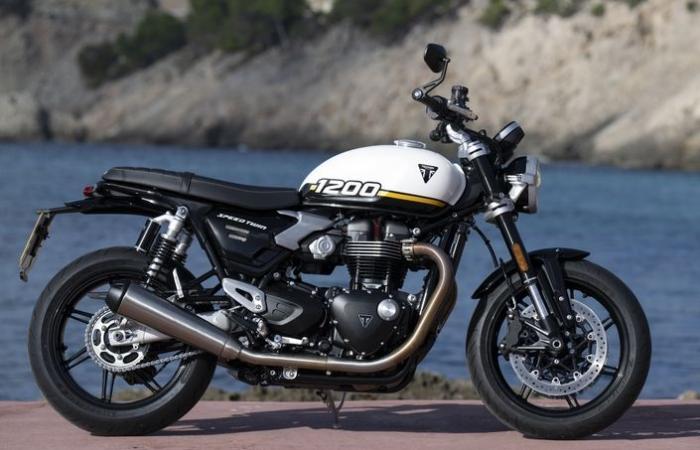 With the test of the new Triumph Speed ​​Twin 1200, we discover that classic sport is gaining ground