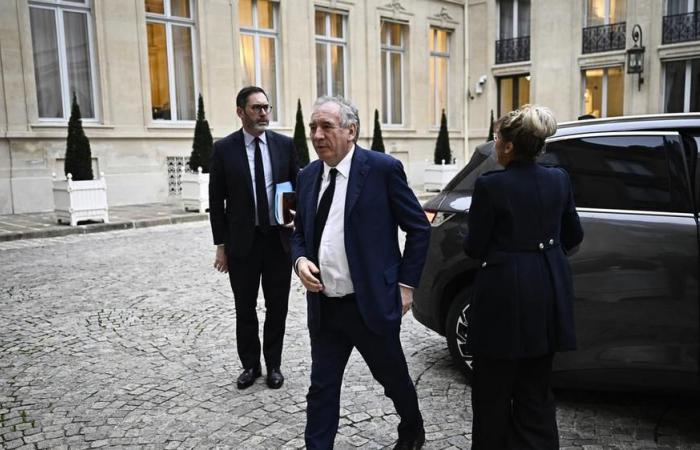 France, Bayrou government with 17 women and 17 men (xepb)