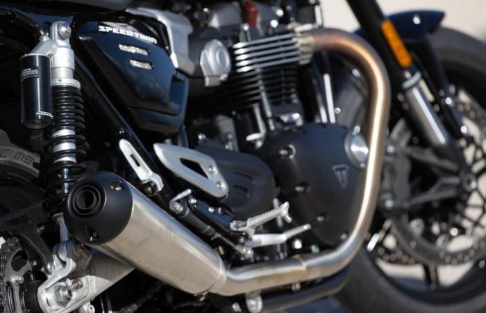 With the test of the new Triumph Speed ​​Twin 1200, we discover that classic sport is gaining ground