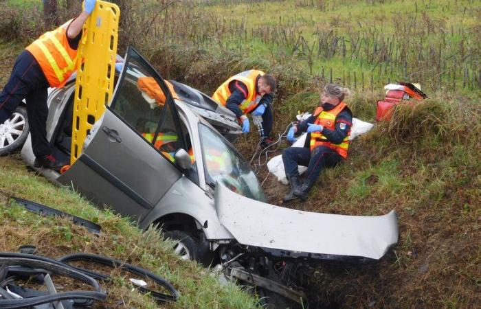 Spectacular frontal collision between two cars on the RN 21 in the Hautes-Pyrénées