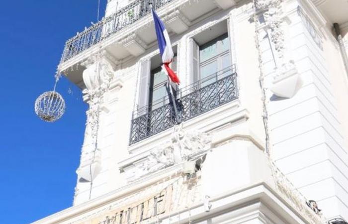 in Nice, Antibes, Cannes or Saint-Raphaël, the powerful images of this day of tribute to the victims of Cyclone Chido