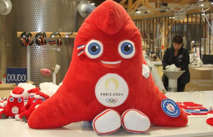 produce the Olympic mascot, the golden contract for this factory