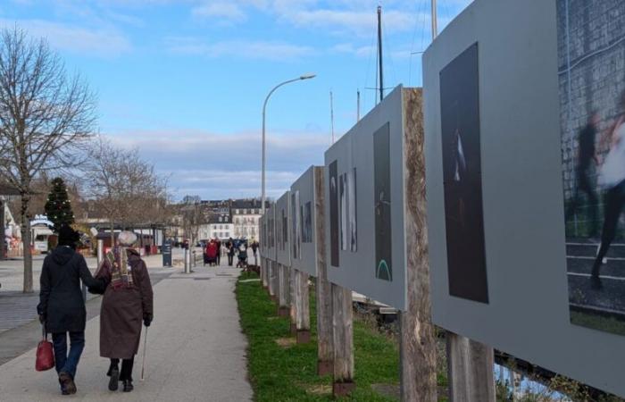 At the port of Vannes, detainees exhibit photographs taken in remand centers