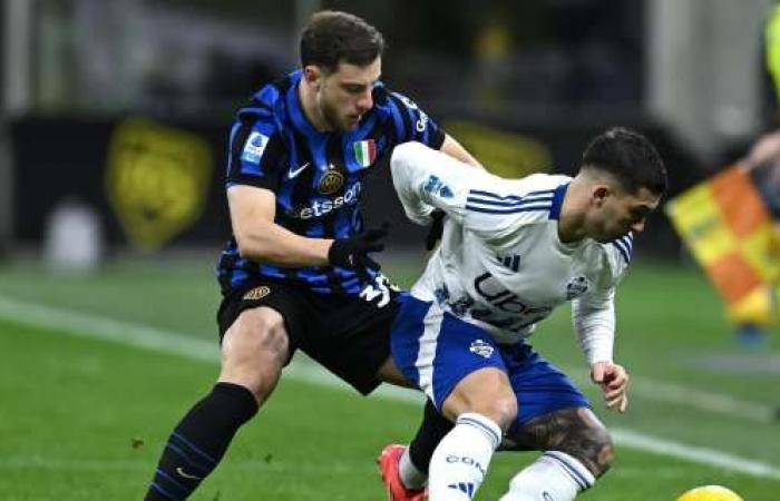 Carlos Augusto clears a dead ball! An overwhelming start to the recovery for the Nerazzurri