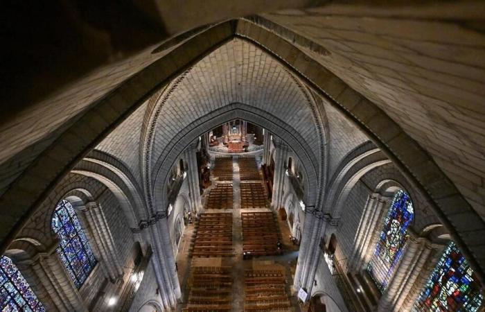 Christmas mass times in Angers