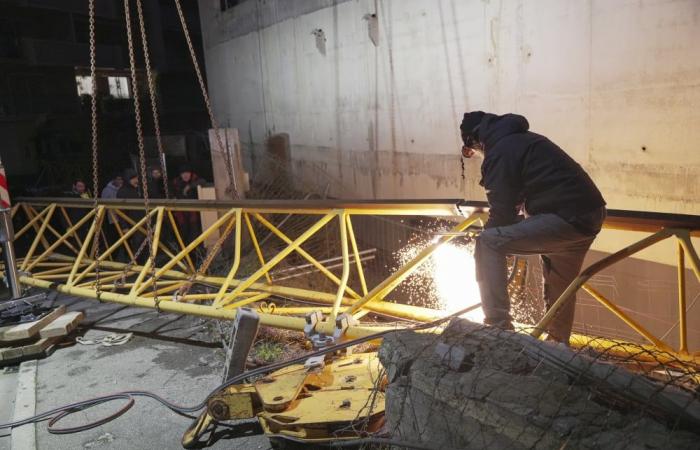 In Bastia, the crane that fell on a residence was partly removed