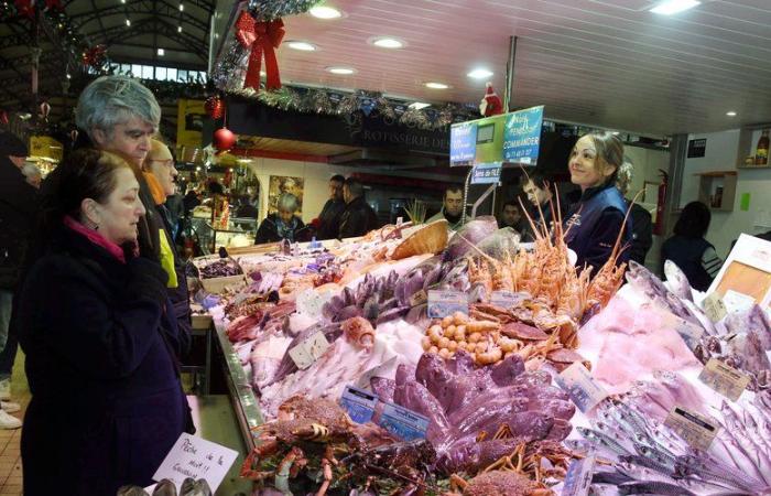 A few hours before New Year's Eve, fill your basket at the Halles de Narbonne market