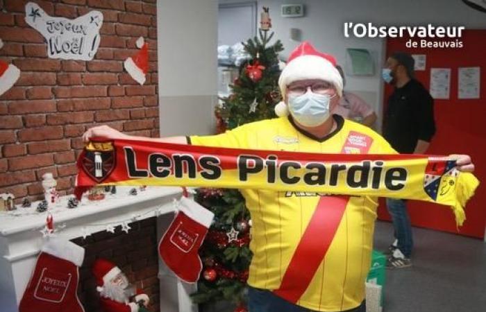 These RC Lens fans played Santa Claus for the children at Beauvais hospital