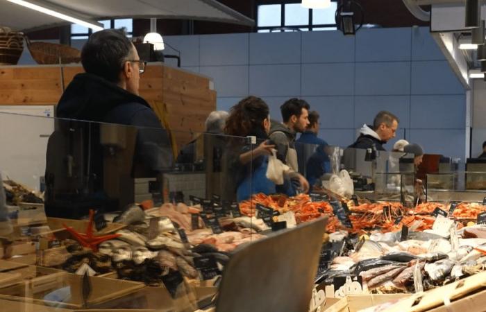 a few hours before the Christmas Eve meal, last purchases for the people of Lille