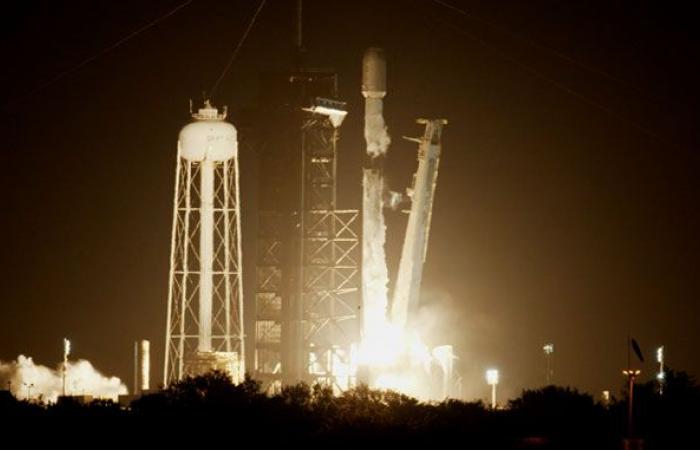 SpaceX Falcon 9 rocket launches 21 Starlink satellites from Kennedy Space Center – Spaceflight Now