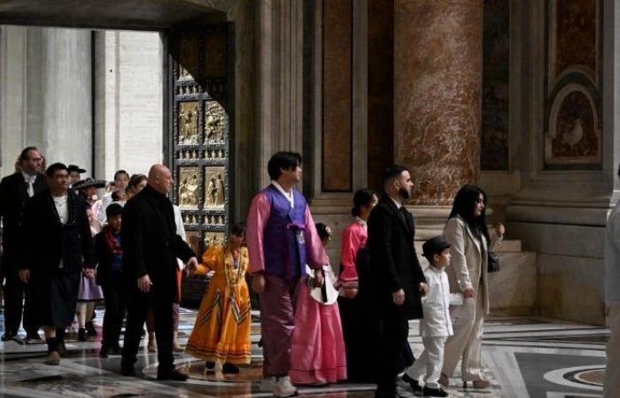 Jubilee, the Pope opens the Holy Door: “Let us bring hope to places desecrated by violence”