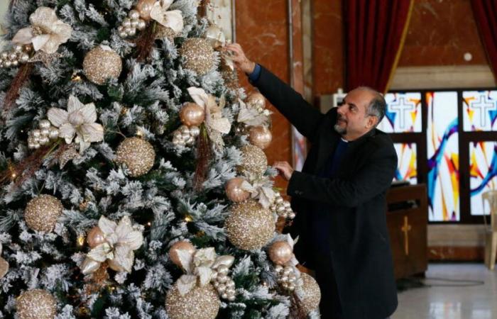 Middle East. Emotion among Christians in Syria after the burning of a Christmas tree