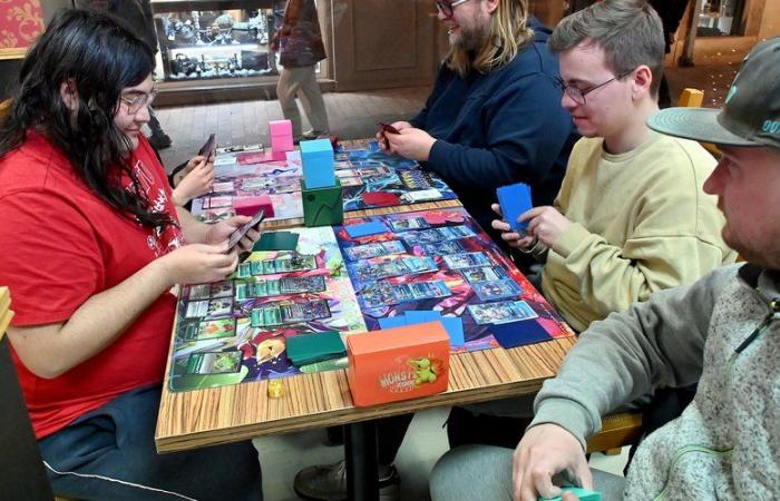 With “Le coin des barons”, the madness of playing and collecting cards takes over Narbonne