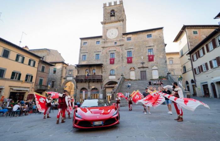 The Ferrari F8 which becomes a station-historic center shuttle