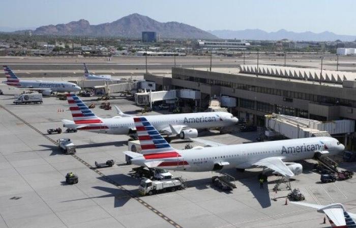 Heavy travel day off to a rough start after American Airlines briefly grounds all flights