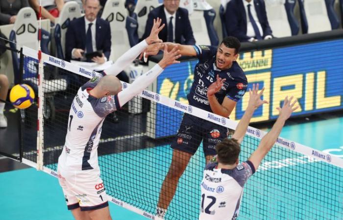 SuperLega in action on Christmas Day to close out the third round return