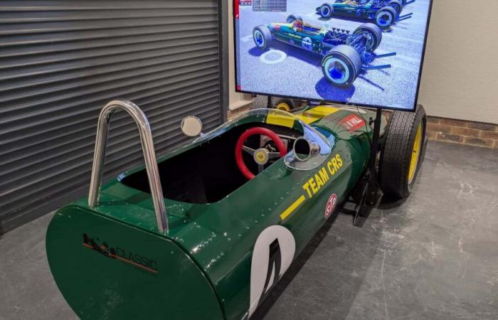 Take the simulator to the next level with this vintage Lotus F1