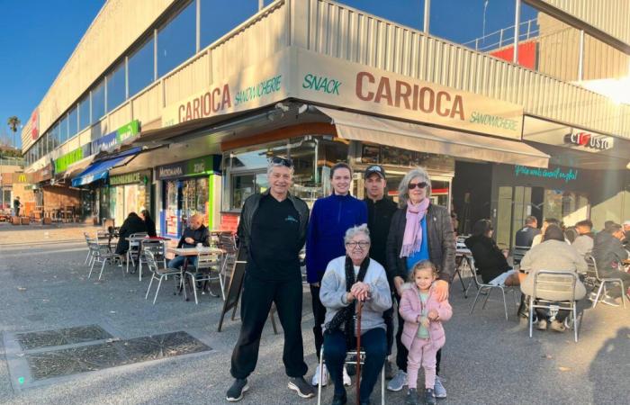 Le Carioca, historic snack bar in front of the large Carrefour d'Antibes, will close