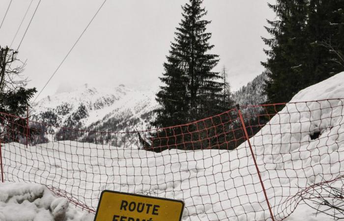 how do we predict the risk of avalanches?