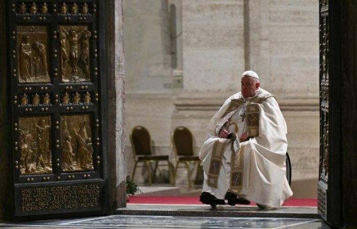 the Pope opens the Holy Door of Saint Peter