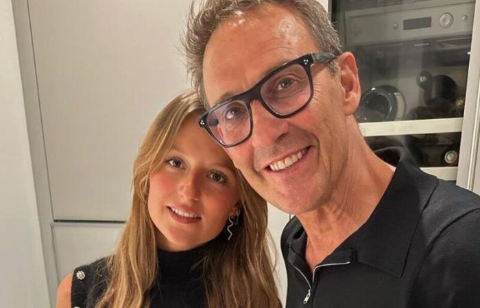 Lola, Julien Courbet's daughter, looks back on her participation in Tous en cuisine and reveals an anecdote about her father