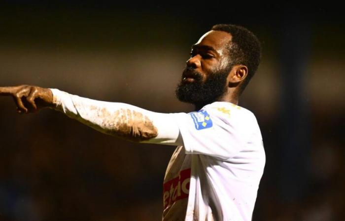 Arnold Vula's delicious ladle against Marmande in the Coupe de France