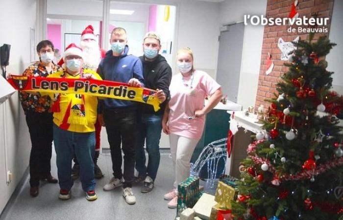 These RC Lens fans played Santa Claus for the children at Beauvais hospital