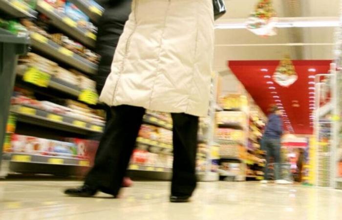 Supermarkets open for the holidays amidst reduced hours and strikes