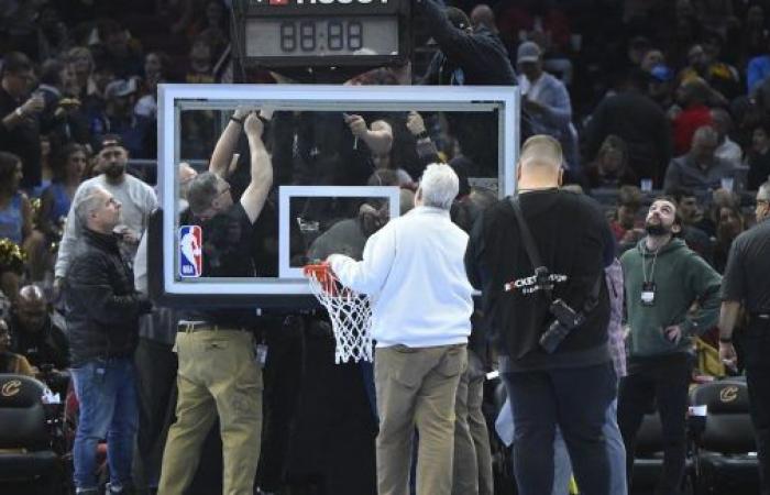 A hoop problem delayed the Cavaliers' match against the Jazz • Basket USA