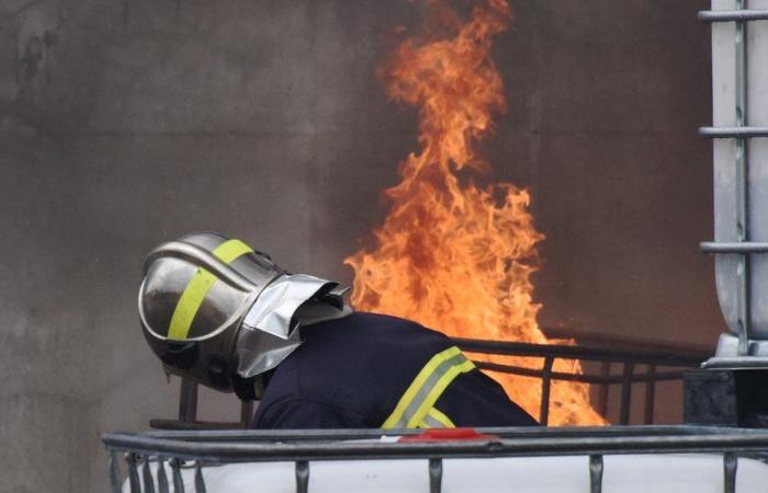 VIDEOS. Violent fire in Paris: 150 firefighters mobilized to try to save a burning building opposite Saint-Lazare station