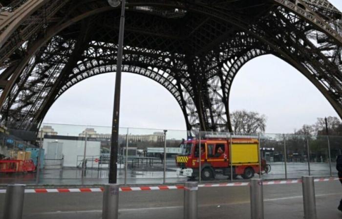 Eiffel Tower LIVE: Tourists evacuated after fire alarm causes chaos | World | News